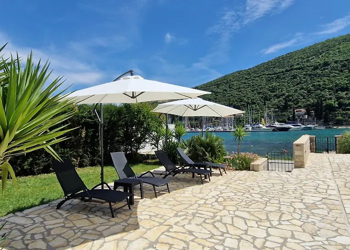 Apartments Pralas