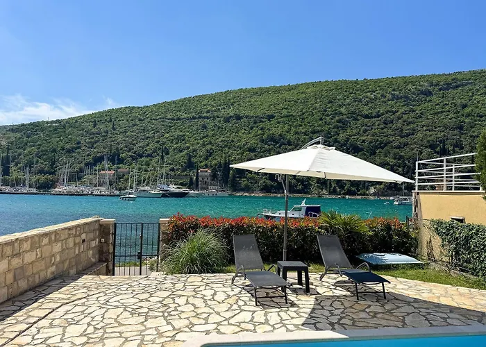 Apartments Pralas