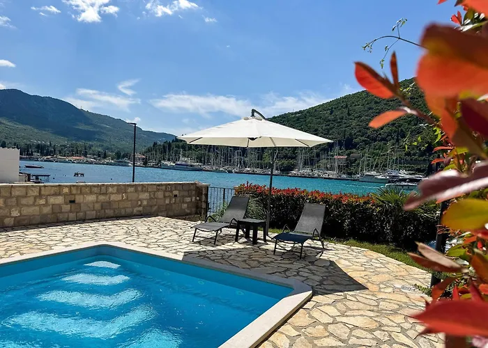 Apartments Pralas