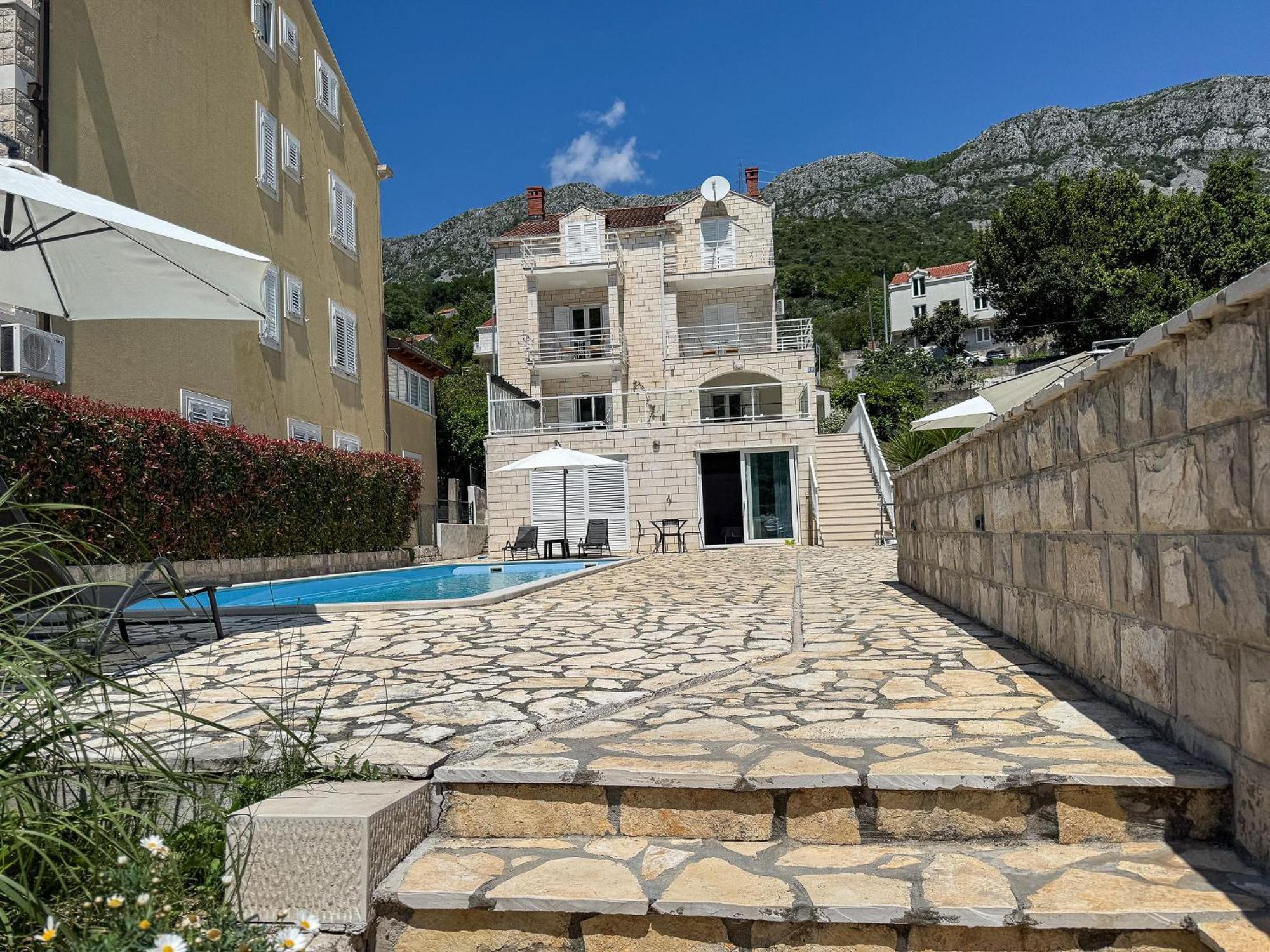 Pralas Apartment