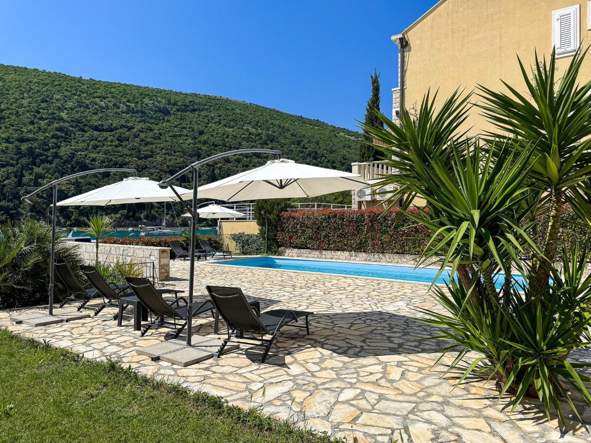 Apartment Pralas Mokosica