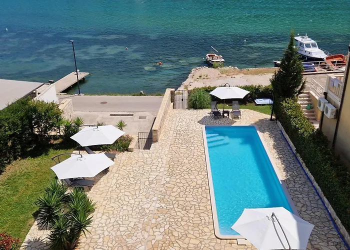 Apartments Pralas