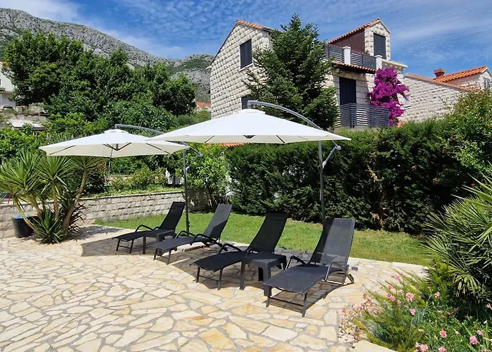 Apartments Pralas