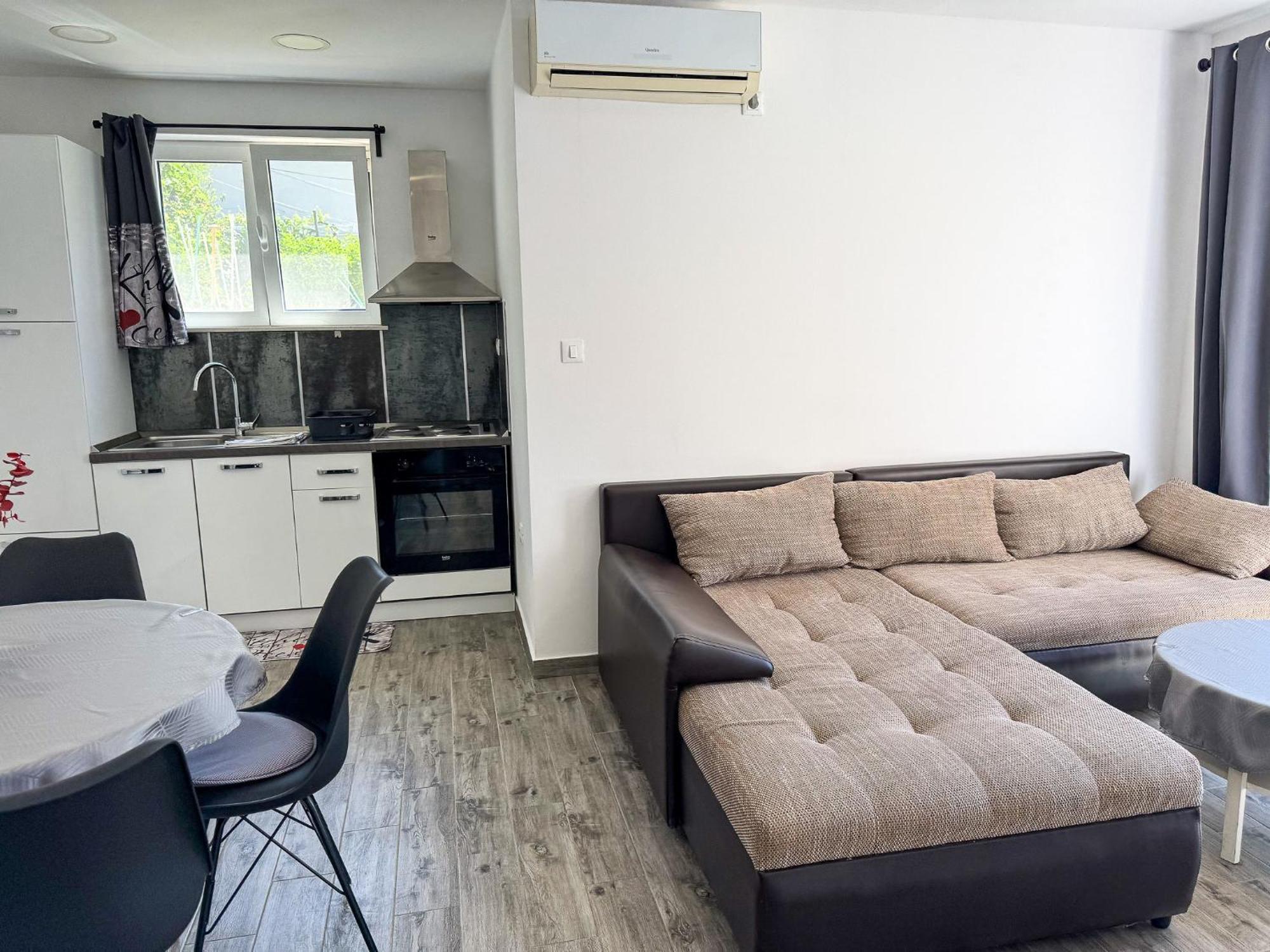 Pralas Apartament *